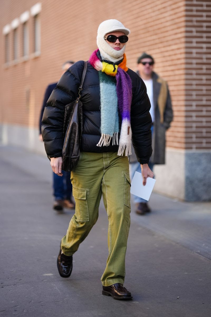 Gabriel Córdoba editor de moda a la salida del desfile de la colección masculina otoño invierno 2024 2025 de Fendi.