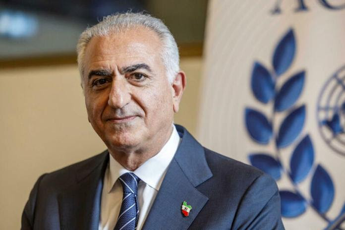 Reza Pahlavi, le dernier Shah d'Iran, se voit en leader de l'opposition iranienne à l'étranger.  © Salvatore Di Nolfi/AP/SIPA / SIPA / Salvatore Di Nolfi/AP/SIPA