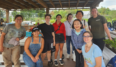 Volunteer Garden Tour Photo