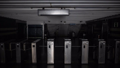 Apagón.- Metro de Madrid recomienda el uso del transporte en superficie mientras trabaja en restablecer el servicio