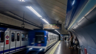 Herido grave un hombre tras ser golpeado por un tren de la línea 2 de Metro de Madrid