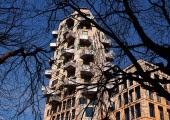 El edificio Vertikal Nydalen está situado en la capital noruega Oslo, y ha sido realizado por el estudio de arquitectura local Snøhetta.