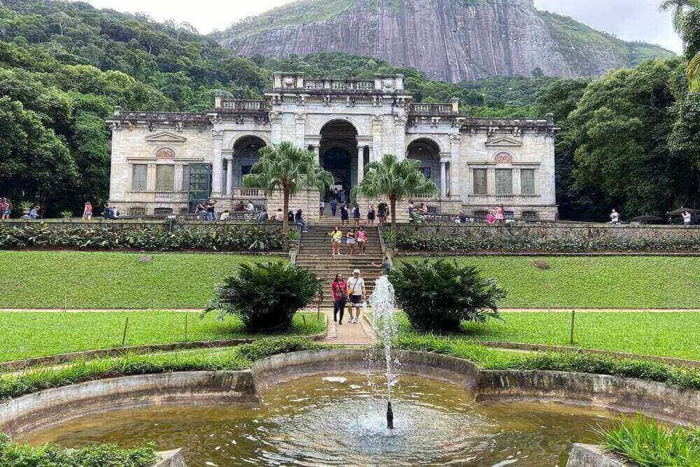 O Parque Lage é uma das atrações do Rio de Janeiro.
