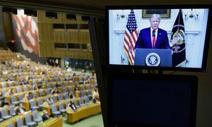 (ARCHIVO)  El Presidente de los Estados Unidos de América, Donald Trump (en la pantalla de la cabina), interviene en el Debate General del 75º período de sesiones de la Asamblea General.