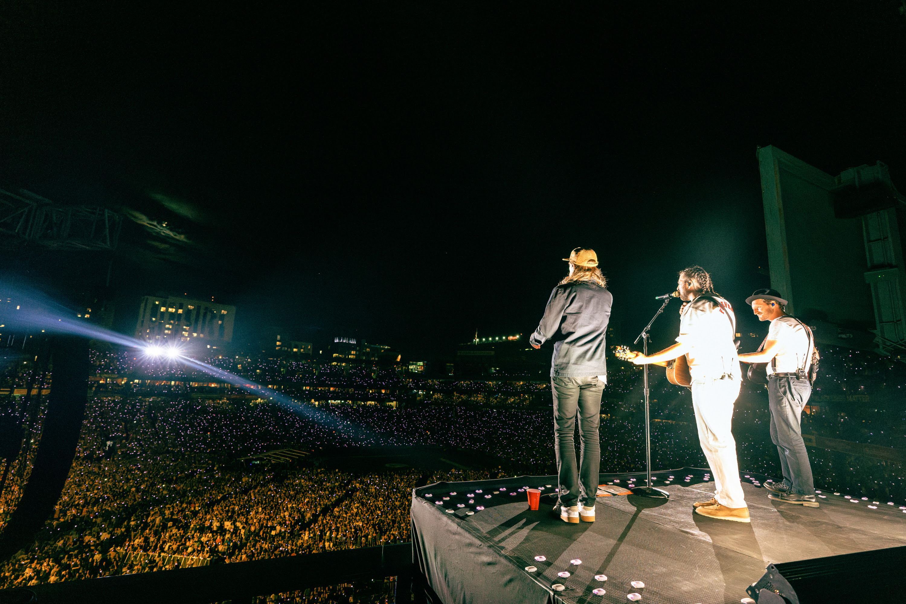 Noah Kahan Just Played His First Of Two Sold Out Dates At Bostons Iconic Fenway Park • Withguitars 9898