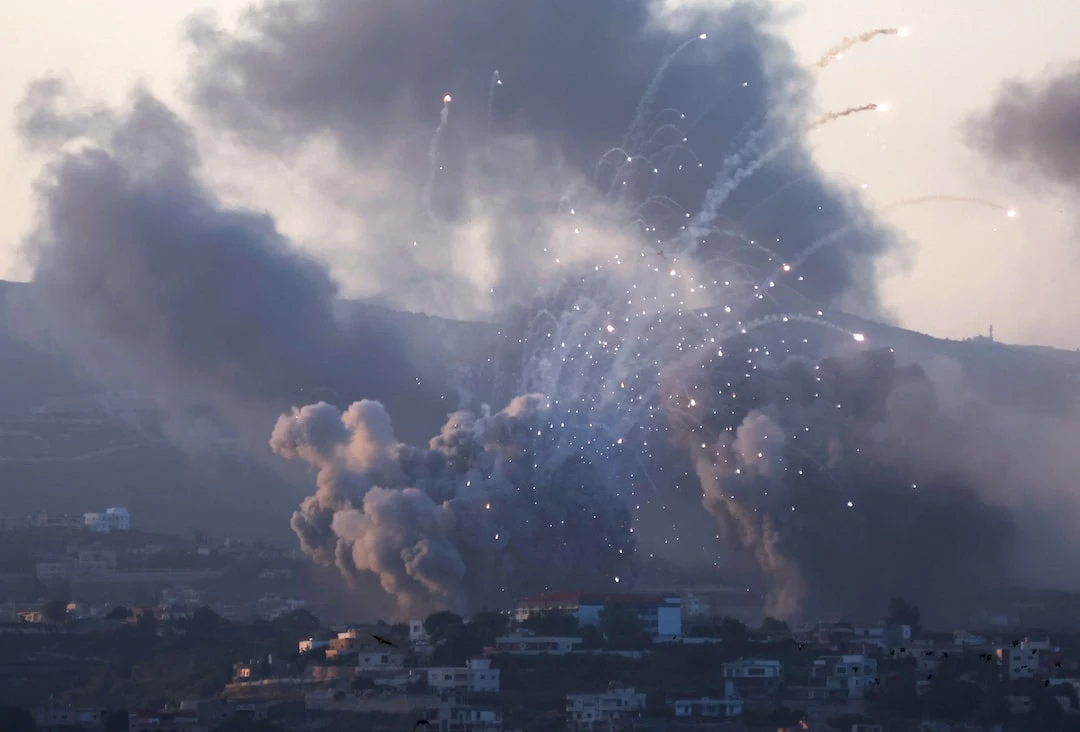  Smoke billows over southern Lebanon