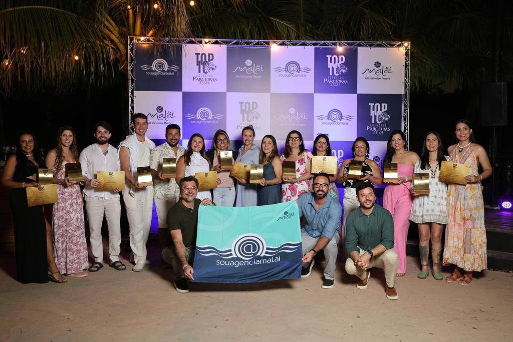 Entrega do Troféu para os agentes premiados (Divulgação)