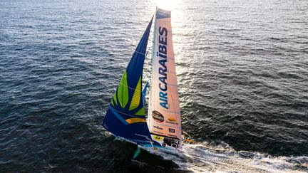 Vendée Globe : Simon, Dalin, Richomme, les trois leaders du classement dans un mouchoir de poche... Suivez la position des bateaux en direct