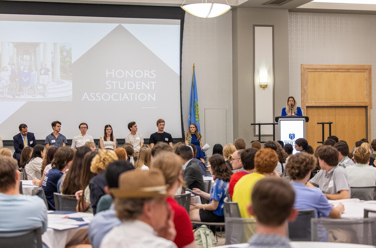 Photograph of the UTulsa Honors Student Association opening meeting