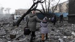 Civili ucraini nella città di Kharkiv