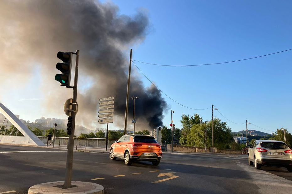 Incendie dans une concession automobile à Lyon, un individu a été interpellé