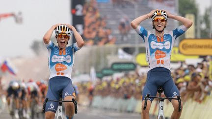 Tour de France 2024 : le Français Romain Bardet triomphe d'entrée et endosse le maillot jaune pour la première fois de sa carrière