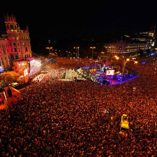 Spain fans gather at Cibeles Square to celebrate Spanish national football team players, on July 15, 2024, after Spain won the UEFA Euro 2024 final football match between Spain and England. (Photo by CESAR MANSO / AFP)