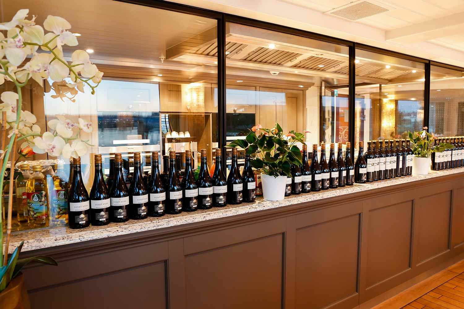 Real photo of the elegant wine bar on board the AmaCello.