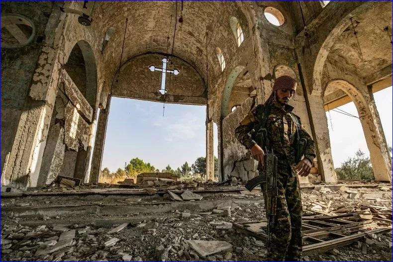  A member of the Khabour Guards (MNK) Assyrian Syrian militia, affiliated with the Syrian Democratic Forces (SDF), walks in t 20240627124755