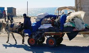 Desplazados saliendo de Rafah hacia el centro de Gaza. 