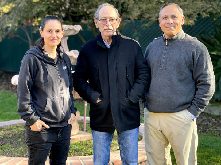 Le président de l'ANCA, Raffi Hamparian, avec Apo et Nayiri Saghdejian