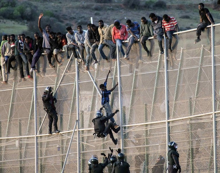 From file: Migrants cross the barrier between Melilla and Morocco | Photo: Reuters