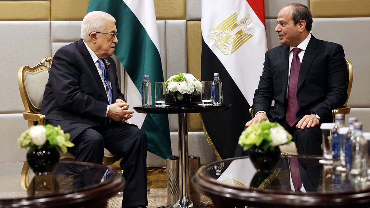 Palestinian President Mahmoud Abbas meets Egyptian President Abdel Fattah el-Sisi in Moscow