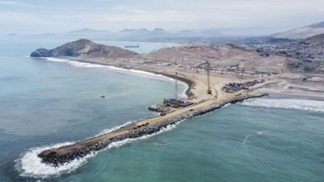 Foto aerea do porto de Chancay