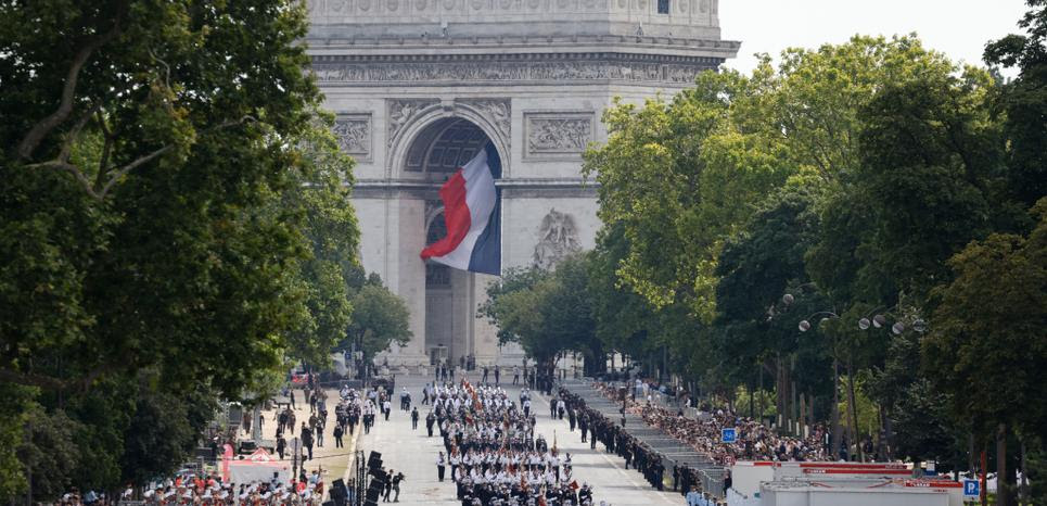 Un défilé du 14 juillet particulier, entre JO et crise politique