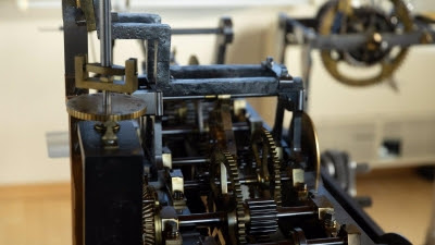 El reloj de la Real Casa de Correos volverá a dar la hora a partir de este sábado a mediodía
