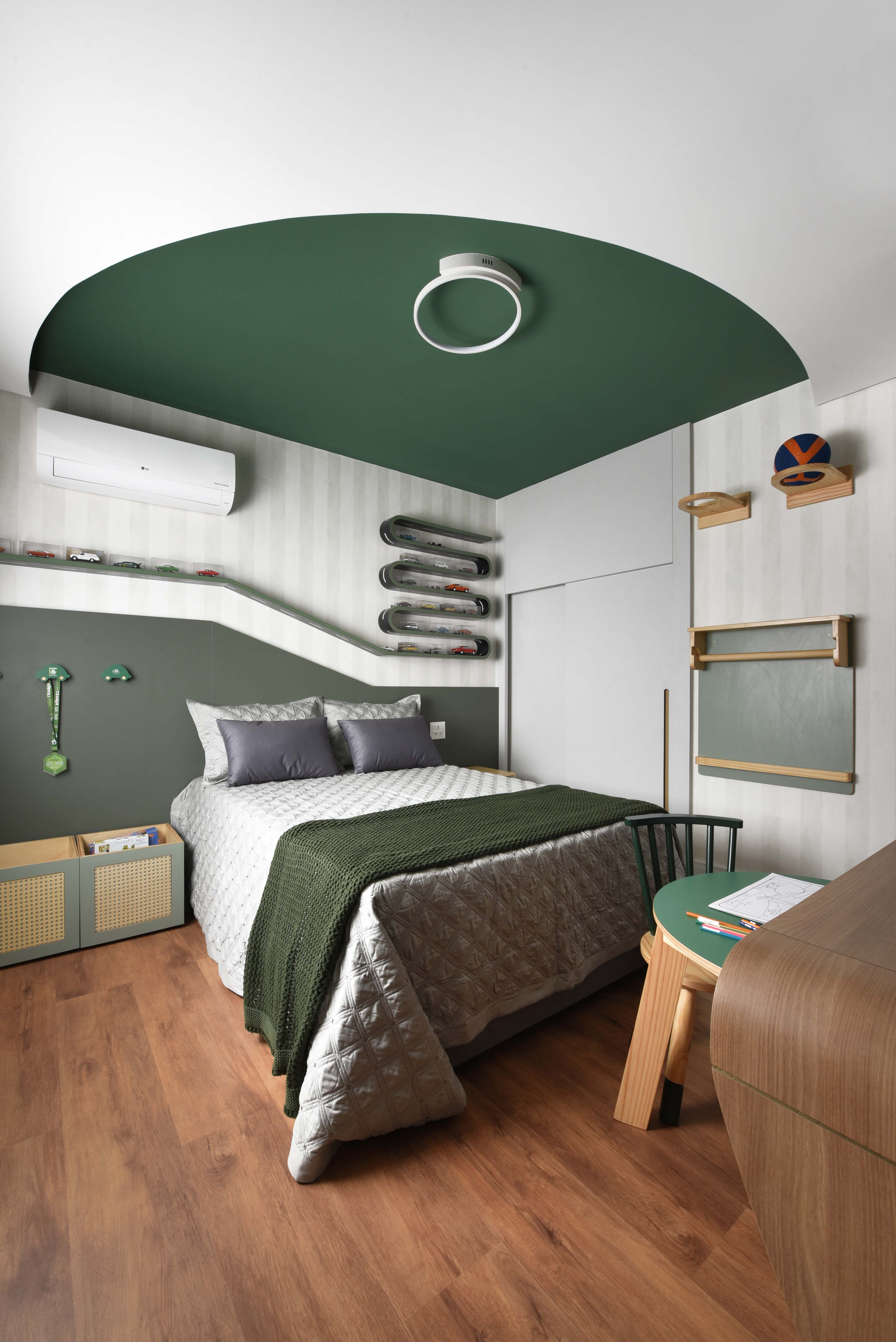 No quarto do menino, a arquiteta Rosangela Pena propôs uma decoração lúdica, sem abrir mão da funcionalidade que o ambiente precisa | Foto: Sidney Doll 