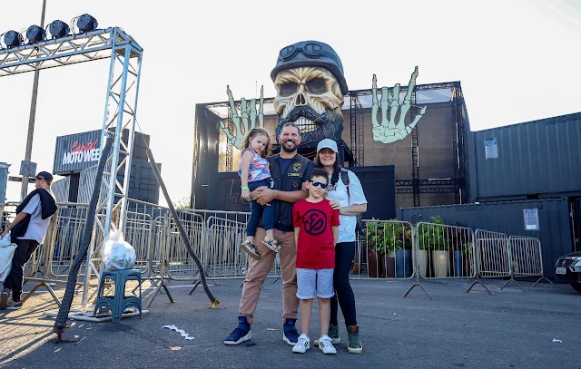  Cidade da Moto abre portões em ritmo de rock, família e adrenalina