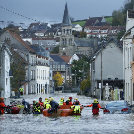 epa10962513 Emergency services operate in a flooded street as the River La Liane overflows in Saint-Ã‰tienne-au-Mont, in France, 7 November 2023. Heavy rains have caused flooding in northern France. EPA/YOAN VALAT