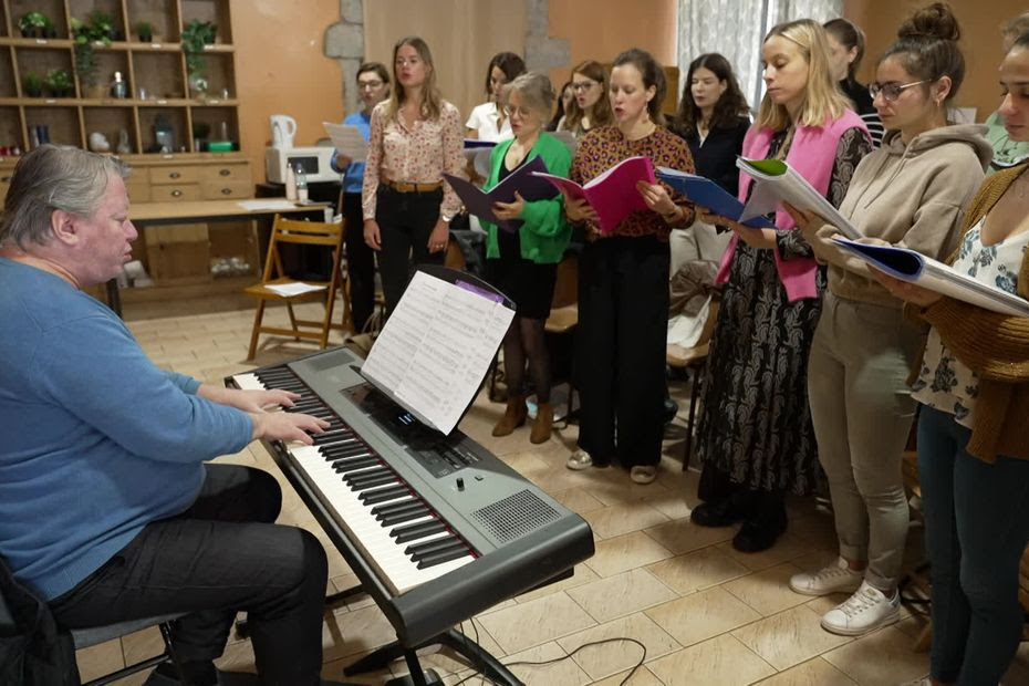 VIDEO. 'Les choristes', vingt ans après la sortie du film, les voix de la chorale chantent au profit d'enfants malades