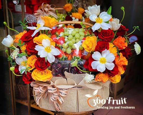 Combo giỏ trái cây mừng thọ ông bà và hoa ngọt ngào yêu thương