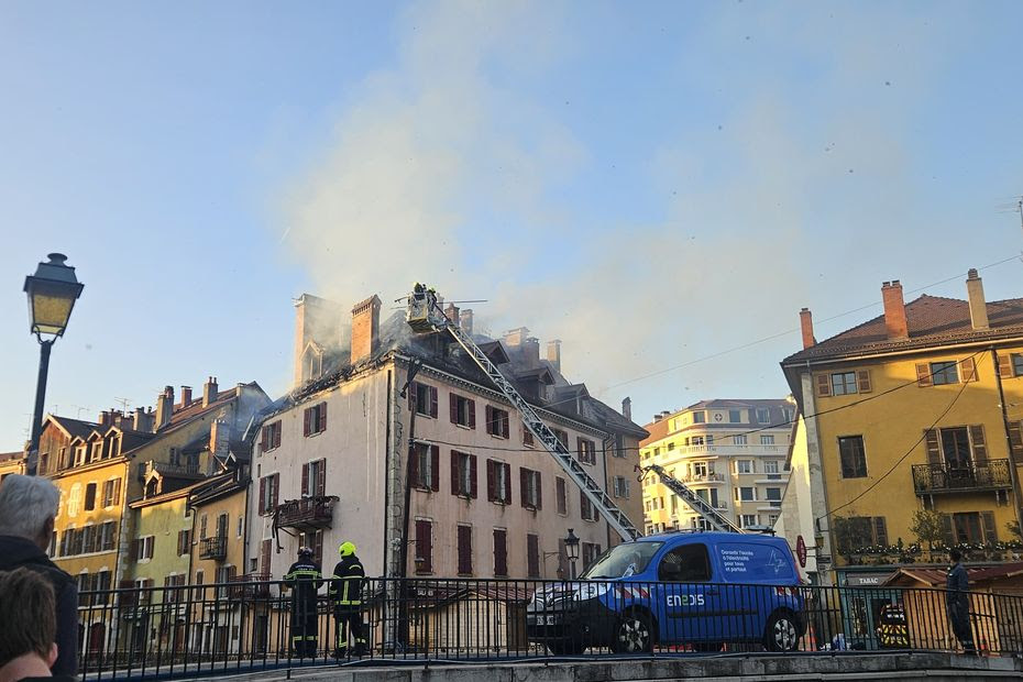 Incendie mortel à Annecy : 'J'ai tout perdu, ma vie est foutue', des résidents de l'immeuble en feu sont sous le choc