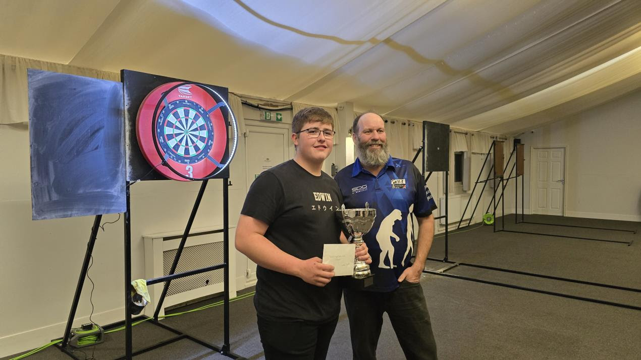 Winner Nathan Potter with Darren Moyes of Evolution Darts at Stonham Barns Park 