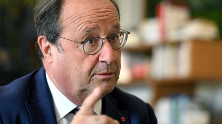 Le gouvernement Barnier est 'fragile' et 'brinquebalant', selon François Hollande