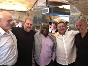 da-esquerda-para-direita-nelson-jobim-dias-toffoli-joaquim-barbosa-kassio-nunes-marques-e-alexandre-de-moraes-no-aniversario-de-toffoli-no-bar-dos-arcos-1732905266689_v2_300x225.png Como o Aniversário de Toffoli Ajudou a Impedir um Golpe em 2022