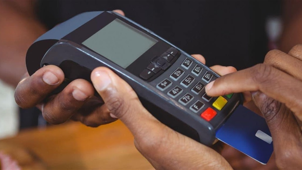 Government departments will stop accepting cash payments after two days... but 15 million Iraqis are without an electronic card!