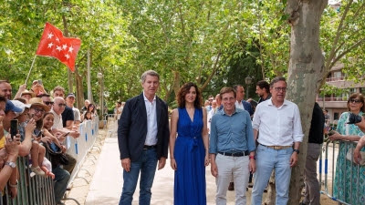 El PP de Madrid saca su celebración del ecuador del mandato a la calle en un acto con simpatizantes, música y 'ganas'