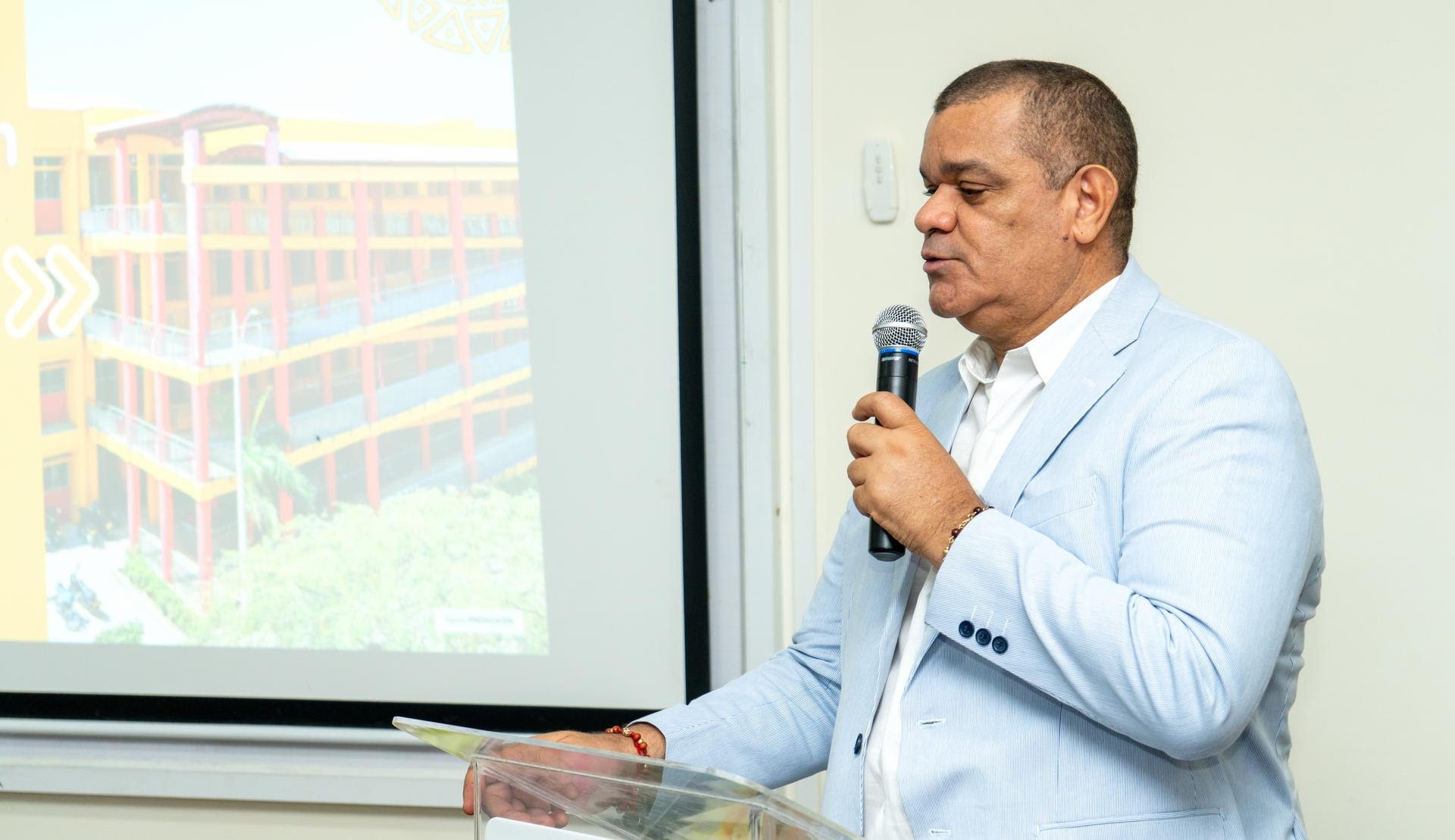 Carlos Arturo Robles Julio, rector de la Universidad de la Guajira