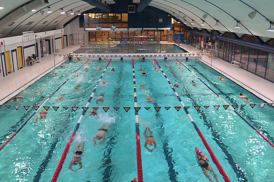 VIDÉO. 'On ne peut pas prendre plus de nageurs' : après les JO, les inscriptions aux cours de natation atteignent des records à Annecy