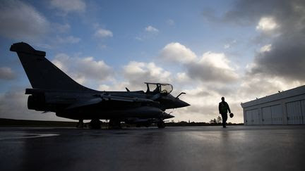 La France a frappé deux positions du groupe Etat islamique en Syrie avec des Rafale et des drones