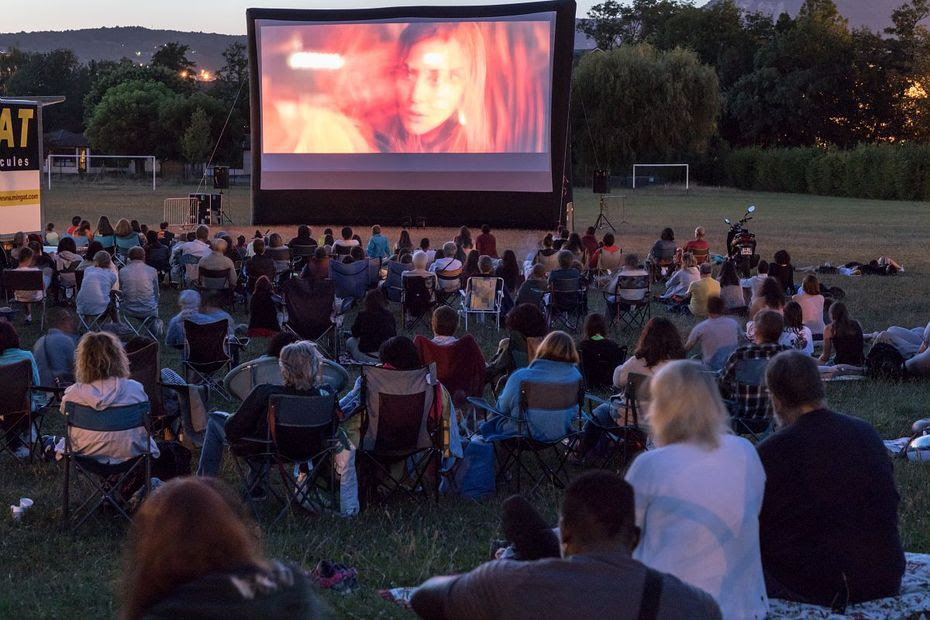 'Indiana Jones', 'Barbie', 'Nos jours heureux'… Des séances de cinéma gratuites en plein air organisées tout l'été en Savoie, voici le programme