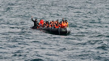 Un migrant meurt dans le naufrage d'une embarcation en tentant de traverser la Manche