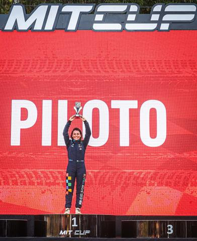 Pâmela Bozzano foi a melhor piloto estreante da etapa (Tom Papp/Fotovelocidade/CFA)