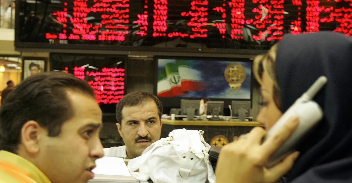 Iranian markets under pressure: The dollar jumps and the stock market plummets.