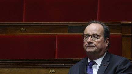 Pour l'ex-président François Hollande, Emmanuel Macron 'doit terminer son mandat'