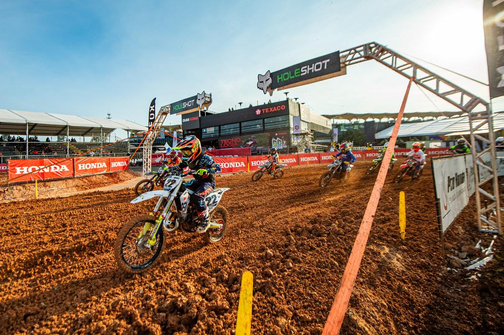 Vicente Nunes (MXJR) acelerando na nova pista do autódromo paulista (Ney Evangelista)