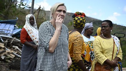 'Ne pas respecter ces promesses serait un signal de déloyauté' : depuis Mayotte, Marine Le Pen met la pression sur François Bayrou et agite la menace d'une motion de censure