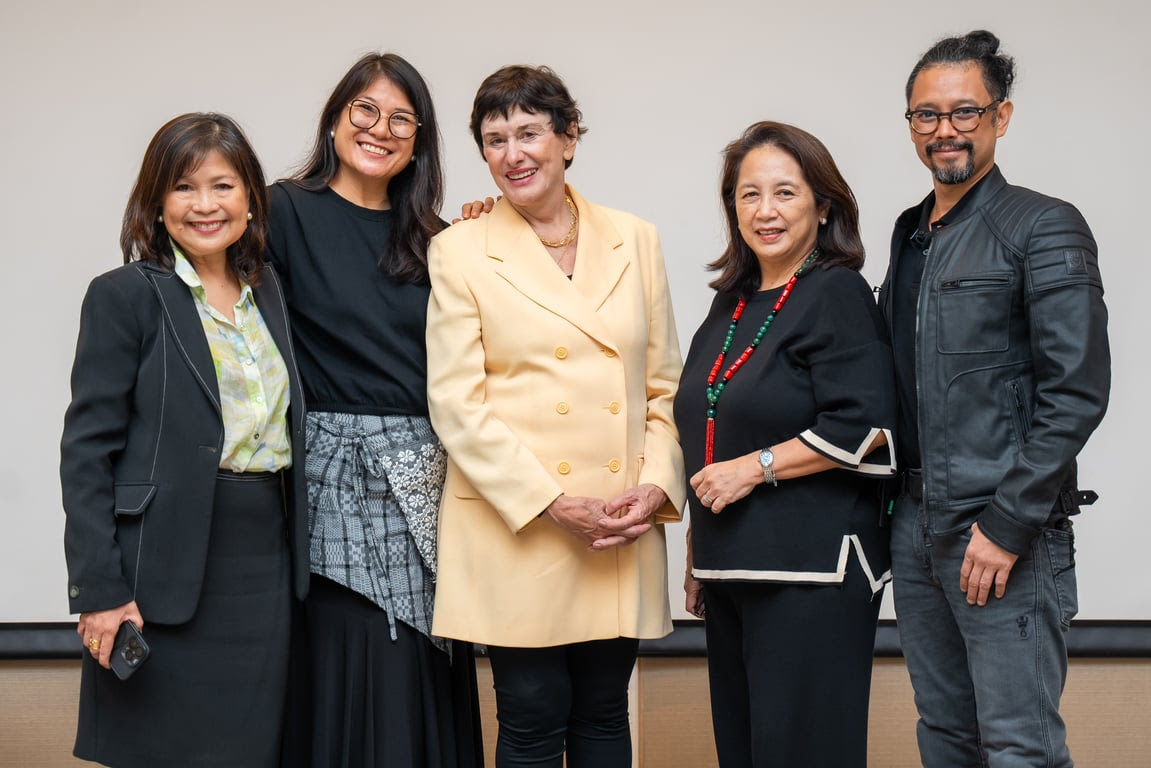 Dr. Barlow (center) poses for a photo with Management Strategies partners present at the event (from L-R) Elcee Asuncion Villa, Cristina Alafriz, Luisa Ozamiz, Ian Paredes. 