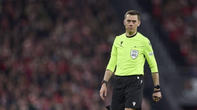  El francés Clément Turpin dirigirá el FC Barcelona-Inter de la Liga de Campeones