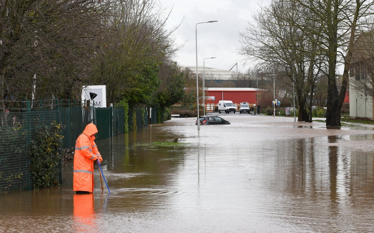 Loughborough’s Jubilee Drive submerged with water